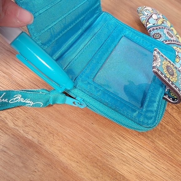 Vera Bradley Wallet and Matching Eyeglass Holder - Picture 10 of 16